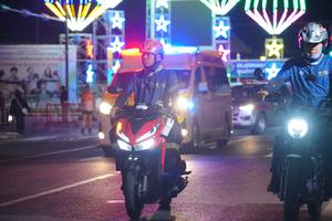 BIB: 
                            <button type="button" onclick="openModal(24429987)" class="btn btn-primary btn-sm float-right btn-popup" data-toggle="modal" data-target=".modal-high-quality">
                        <i class="fas fa-shopping-cart"></i> Add to Cart
                    </button>
                                            <button type="button" onclick="isThisMe(24429987, true)" class="btn btn-success btn-sm float-right btn-popup btn-isme hidden" data-toggle="tooltip" data-placement="bottom" title="นี่คือรูปของคุณใช่ไหม คลิกที่นี่เพื่อเอาเข้าอัลบั้ม">
                        <i class="fas fa-plus"></i> Add to album
                    </button>
                    <button type="button" onclick="isThisMe(24429987, false)" class="btn btn-warning btn-sm float-right btn-popup btn-isnotme hidden">
                        <i class="fas fa-ban"></i> Remove from album
                    </button>